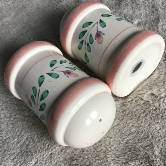 VINTAGE SET OF LARGE CERAMIC SALT & PEPPER SHAKERS IN FLORAL 80’S PINK & GREEN - Picture 5 of 7